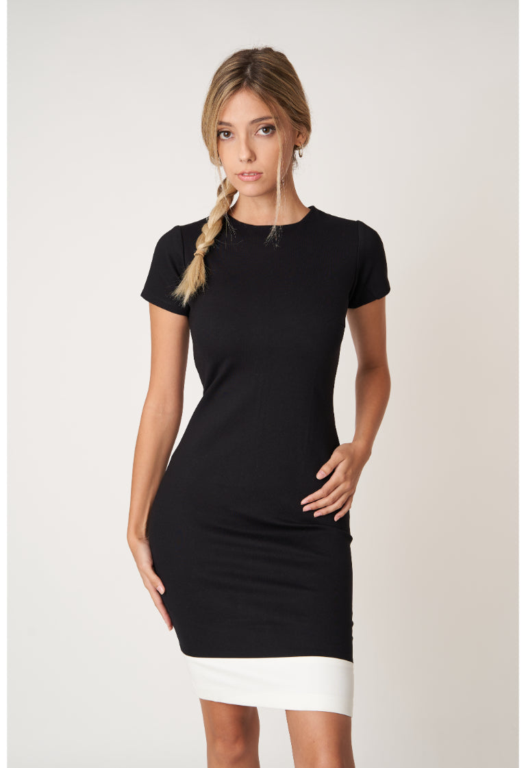 Vestido negro con franja blanca